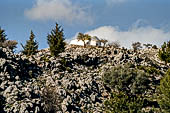Creta - La costa meridionale dell'isola nei pressi di Hora Sfakion. Chiesetta dedicata a Agio Joannis. 